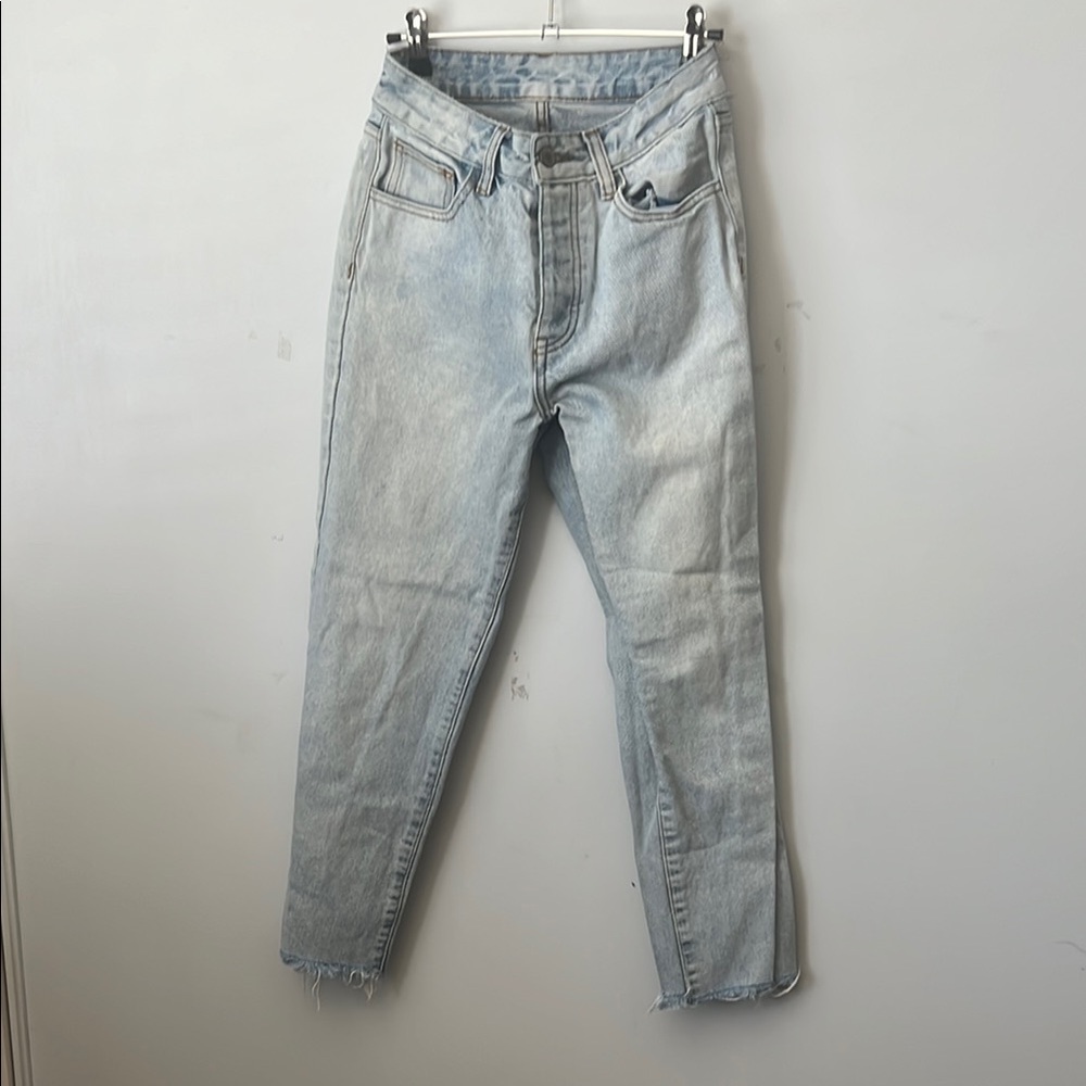 Blue Ankle Cropped Jeans with Tapered Fit